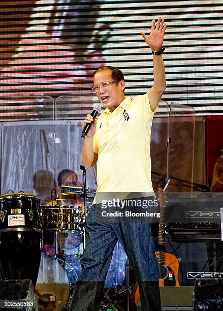 Benigno Aquino, Philippine president, sings during a concert to celebrate his inauguration in Quezon City, the Philippines, on Wednesday, June 30,...