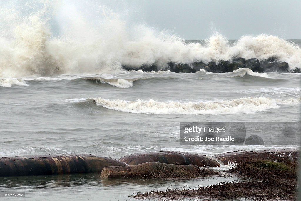 Gulf Coast Battles Continued Spread Of Oil In Its Waters And Coastline