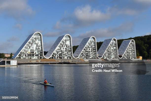 the wave buildings, denmark - jutland stock-fotos und bilder