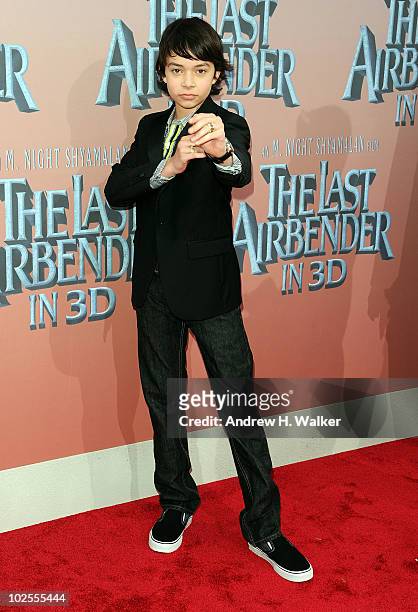 Selskabelig At placere petroleum Actor Noah Ringer attends the premiere of "The Last Airbender" at... News  Photo - Getty Images