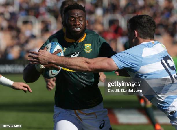 Siya Kolisi of South Africa evades a tackle from Emiliano Boffelli of Argentina during a match between Argentina and South Africa as part of The...