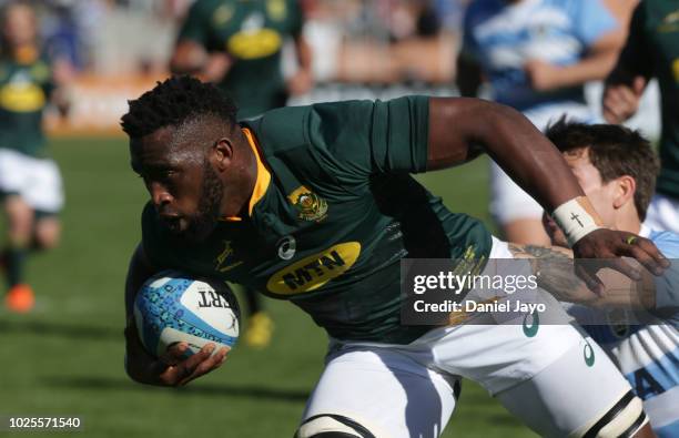 Siya Kolisi of South Africa scores a try during a match between Argentina and South Africa as part of The Rugby Championship 2018 at Malvinas...