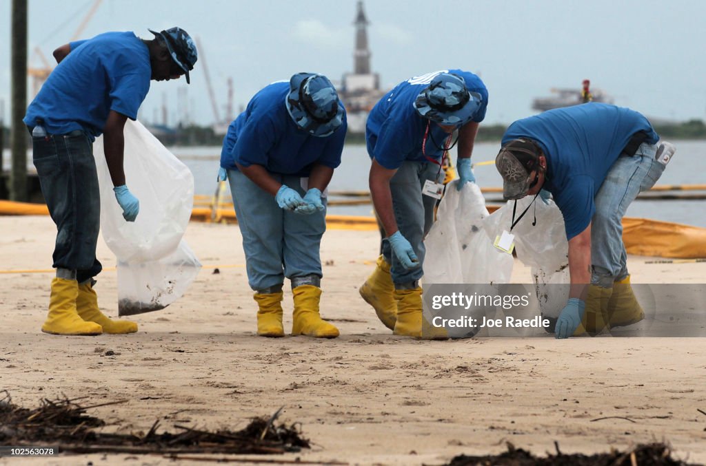 Gulf Coast Battles Continued Spread Of Oil In Its Waters And Coastline