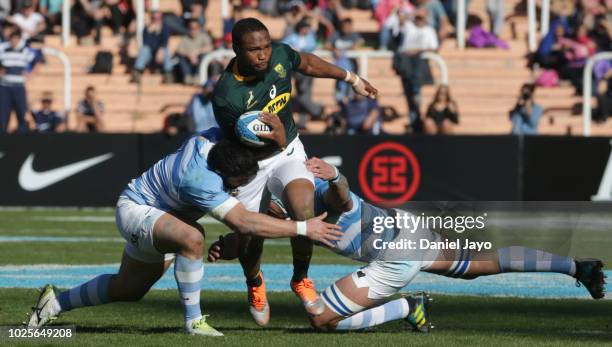 Lukhanyo Am of South Africa receives a tackle during a match between Argentina and South Africa as part of The Rugby Championship 2018 at Malvinas...