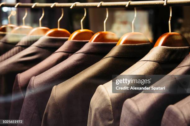 men suits hanging on a rack, close up - vestido feito à medida - fotografias e filmes do acervo