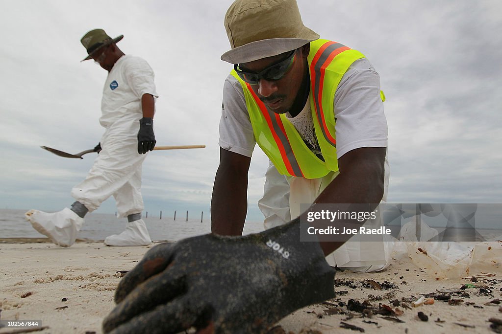 Gulf Coast Battles Continued Spread Of Oil In Its Waters And Coastline