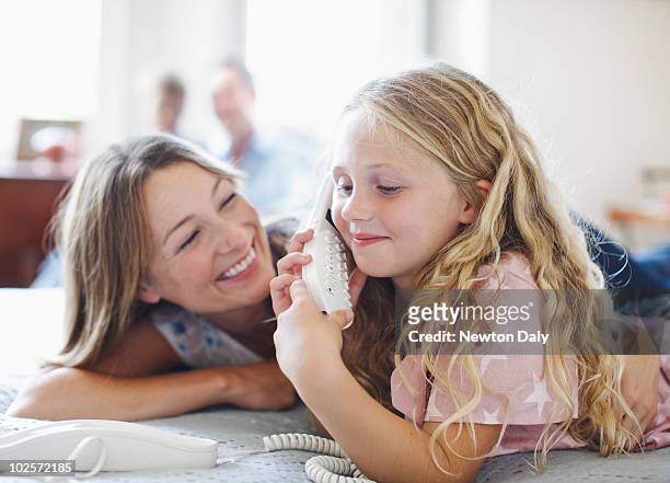 mother and daughter (6-7) talking on telephone - telefonlur bildbanksfoton och bilder