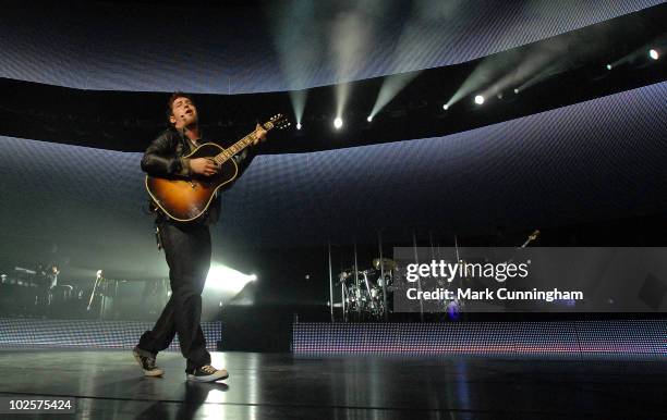 American Idol Season 9 winner Lee DeWyze performs during the 2010 American Idol Live! tour opener at The Palace of Auburn Hills on July 1, 2010 in...