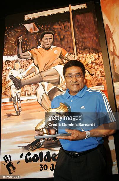 Eusebio Fifa World Cup Photos And Premium High Res Pictures Getty Images eusebio-fifa-world-cup-photos-and-premium-high-res-pictures-getty-images