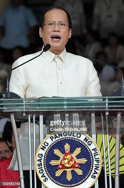 Philippine President Benigno Aquino delivers his inaugural speech after taking his oath of office at Quirino Grandstand in Manila on June 30, 2010....