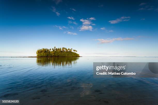 sunset over small islet, rarotonga, cook islands - south pacific ocean stock pictures, royalty-free photos & images