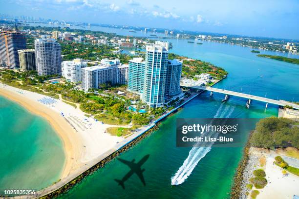 airplane shadow arriving in miami - ocean drive stock pictures, royalty-free photos & images