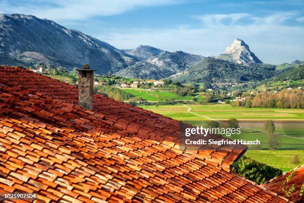 torre de cerredo - asturien stock pictures, royalty-free photos & images