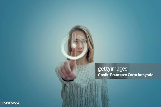 power button - activation stockfoto's en -beelden