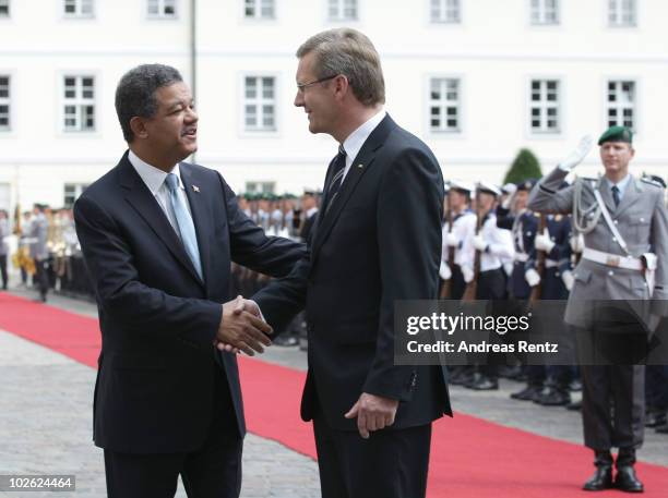 German President Christian Wulff shakes hands with Leonel Fernandez Reyna , President of the Dominican Republic, after they review a guard of honour...