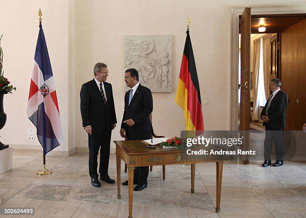 German President Christian Wulff chats with Leonel Fernandez Reyna , President of the Dominican Republic, upon Reyna's arrival at Schloss Bellevue...