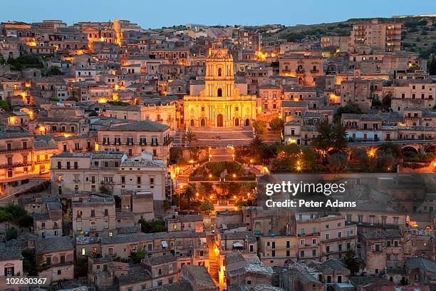 san giorgio cathedral in modica, sicily, italy - sicilia - fotografias e filmes do acervo