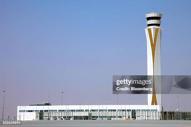 Approach Control Dubai 256 Dubai World Central International Airport Stock Photos, High-Res ...