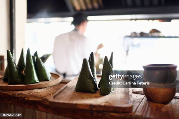 indonesian rich packets wrapped in banana leaf - bananenblatt stock-fotos und bilder