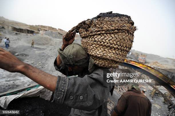 Pakistan Mine Pakistan Energy Coal Photos and Premium High Res Pictures - Getty Images