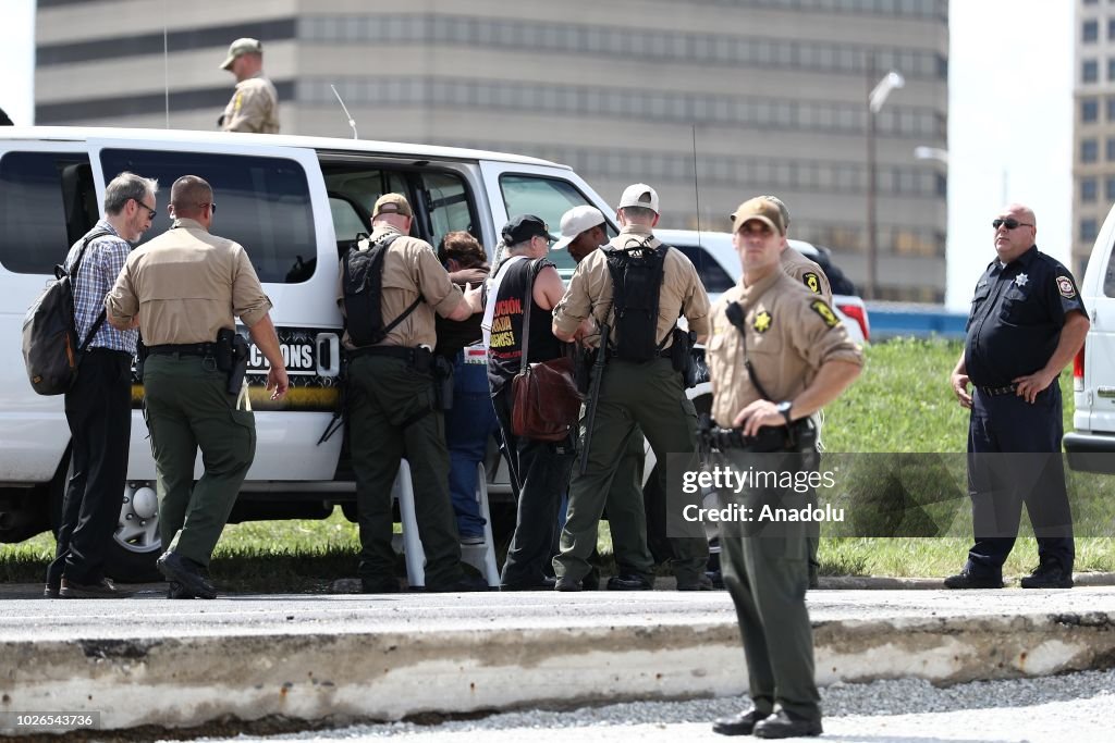 Anti-violence protest on Chicago expressway 