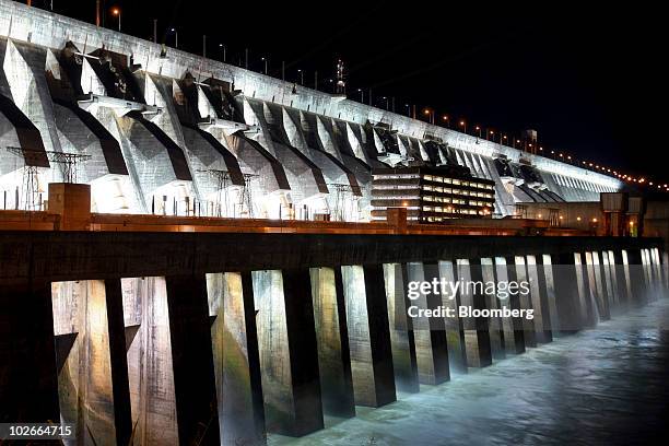 The Itaipu hydroelectric dam stands along the Parana River in Foz do Iguacu, Brazil, at night on Friday, June 18, 2010. The electricity from Itaipu,...
