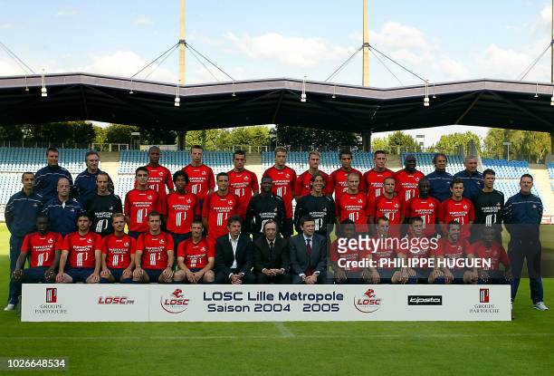 Photo de l'équipe du LOSC prise le 13 juillet 2004 au Stadium Nord de Villeneuve d'Ascq. En Haut de gauche à Droite : Emmanuel Orhant , Michel Gérard...