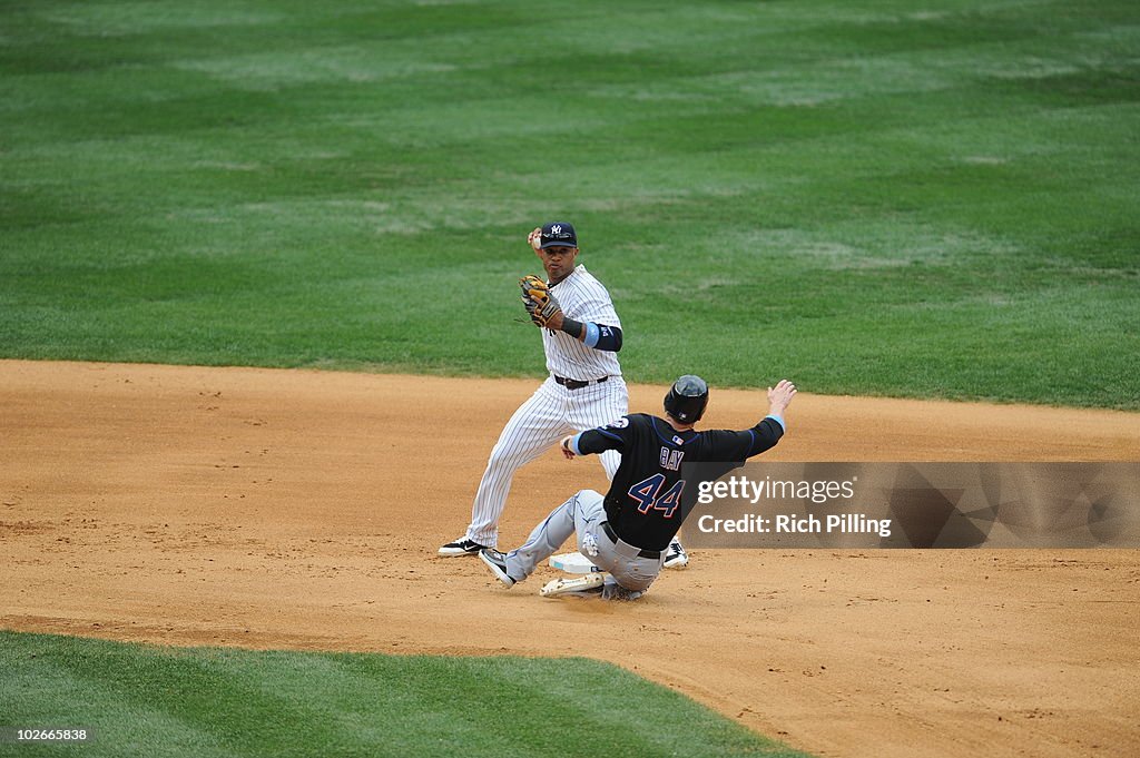 New York Mets v New York Yankees