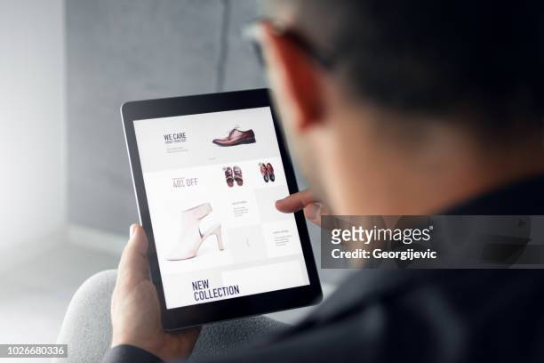 boutique en ligne - tablette numérique - e commerce photos et images de collection