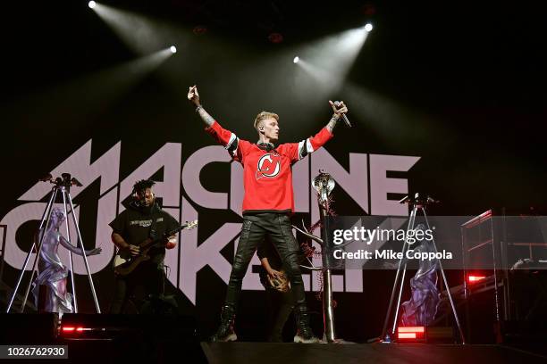 Mk Rapper 2,232 Machine Gun Kelly Rapper Stock Photos, High-Res Pictures, and ...