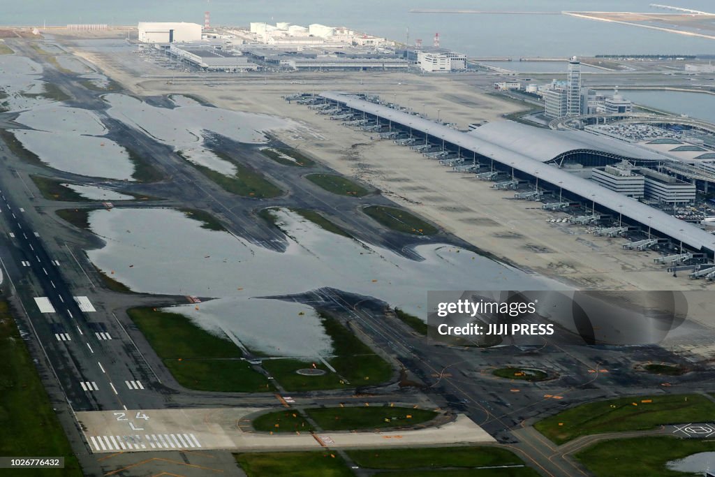 TOPSHOT-JAPAN-WEATHER-TYPHOON