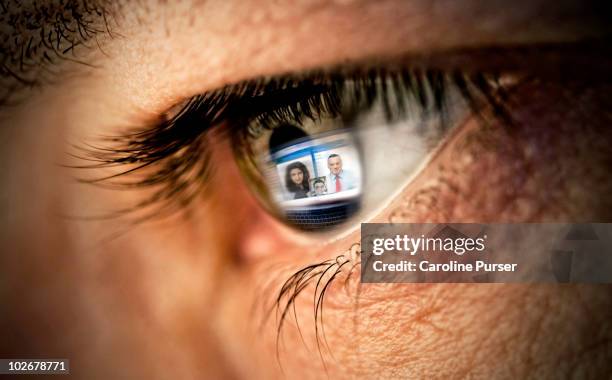 reflection of video conference on computer in eye  - augen verbunden stock-fotos und bilder