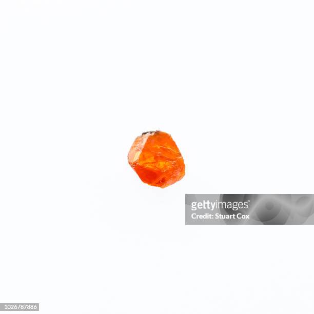 bright orange piece of wulfenite. - fibroids 個照片及圖片檔