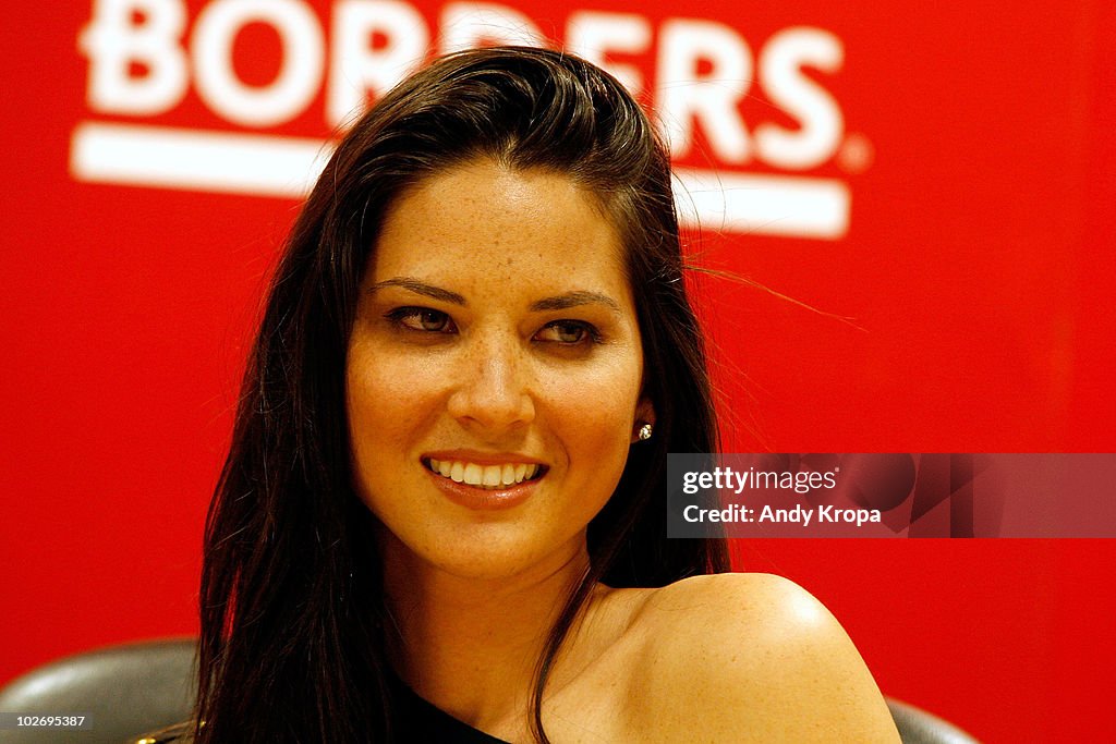 Olivia Munn promotes "Suck It, Wonder Woman!" at Borders Columbus