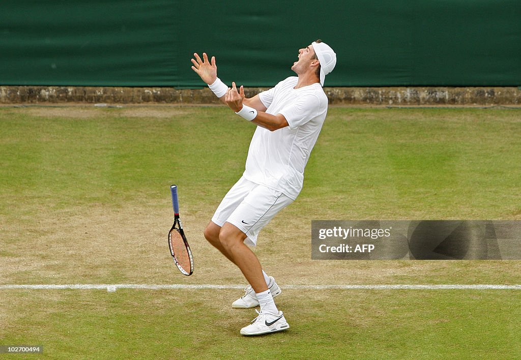 John Isner of the US, reacts after winni