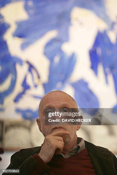 Les impressions de Pierre Alechinsky", gaucher "dé-contrarié" - Belgian artist Pierre Alechinsky is pictured during the opening of his exhibition at...