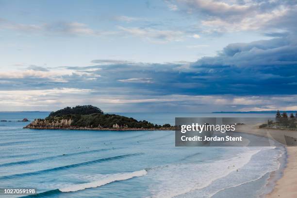 mount maunganui beach, tauranga, new zealand - tauranga stock pictures, royalty-free photos & images