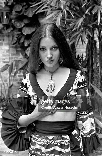 English actress Jane Seymour takes a break during filming of the James Bond film 'Live and Let Die' on location in Jamaica on March 01 1973 in...