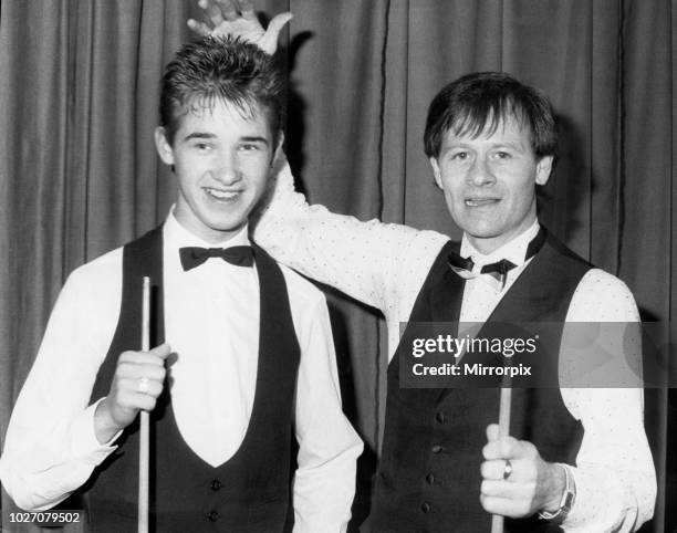 The youngest professional snooker player ever Stephen Hendry with legend Alex Higgins. 27th August 1987.