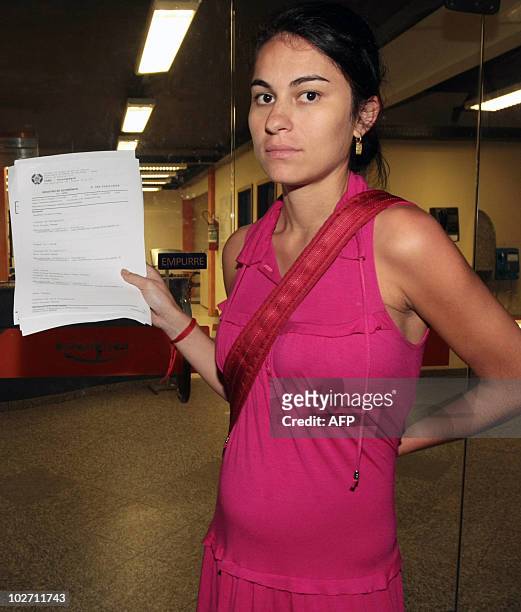Picture taken August 18, 2009 of Brazilian model Eliza Samudio showing the report she presented before the women's police station against footballer...