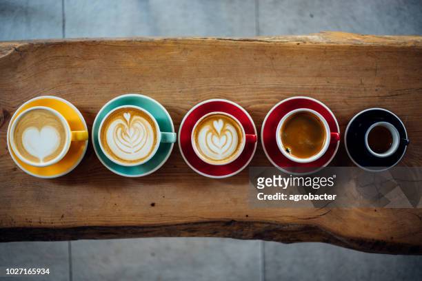 luchtfoto van diverse koffie - espresso stockfoto's en -beelden