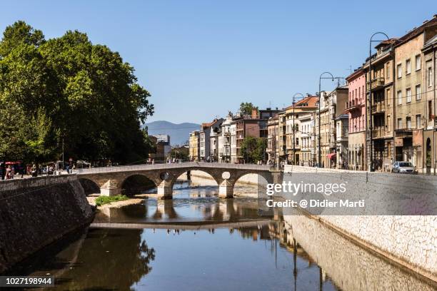 miljacka river in sarajevo old town in bosnia - sarajevo imagens e fotografias de stock