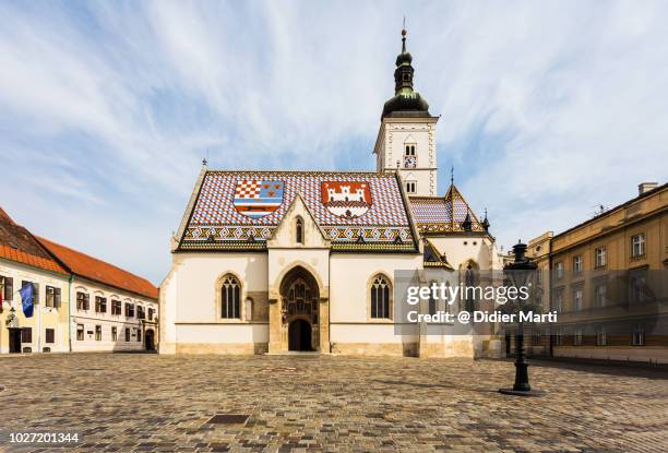 st. mark's church in the heart of zagreb, croatia - zagreb - fotografias e filmes do acervo