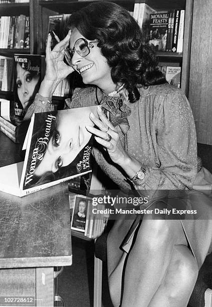 Actress Sofia Loren, 1934. Sophia Loren appearing in Manchester at a book store in the town; stopped the traffic as she drew the shoppers in hundreds.