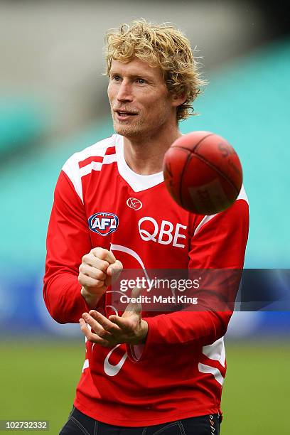 Craig Bolton completes a drill during a Sydney Swans AFL training session at the Sydney Cricket Ground on July 9, 2010 in Sydney, Australia.