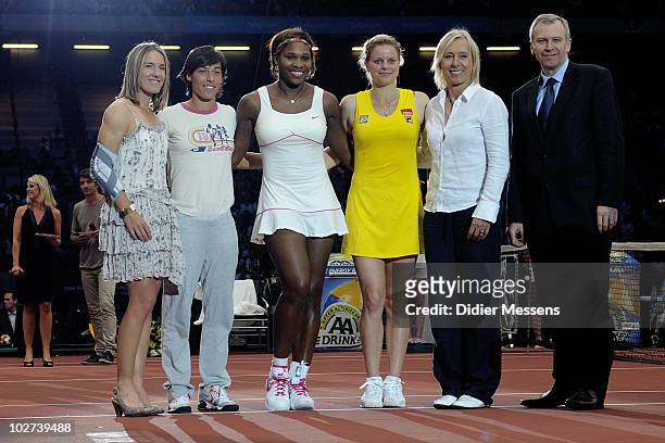 Justine Henin, Francesca Schiavone, Serena Williams, Kim clijsters, Martina Navratilova and Prime minister Yves Leterme pose for a portrait at King...