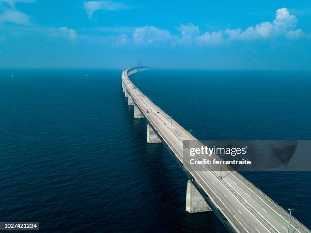 øresund-brücke - öresundsregionen stock-fotos und bilder