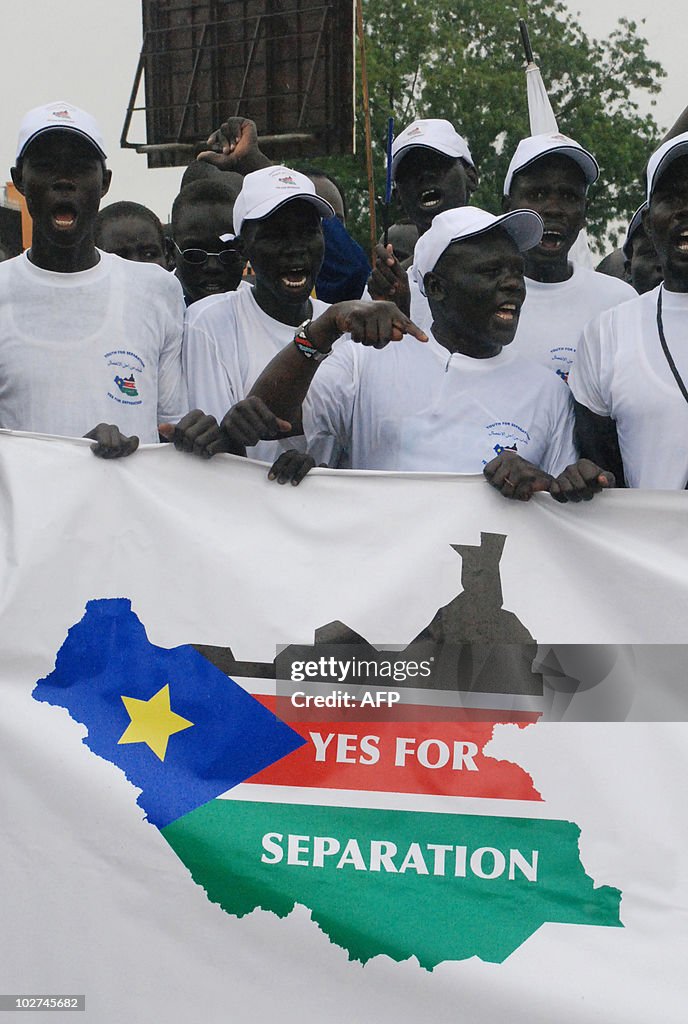 Hundreds of supporters of south Sudan in