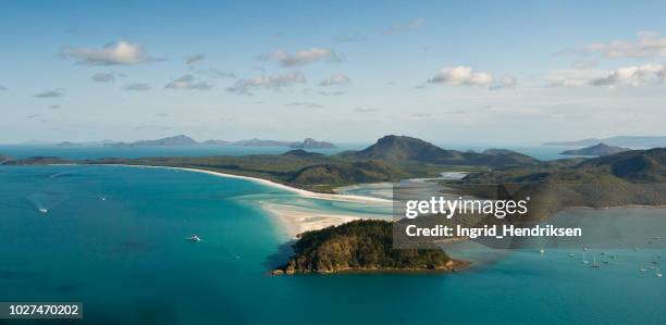 luchtfoto van australië - whitehaven beach stockfoto's en -beelden