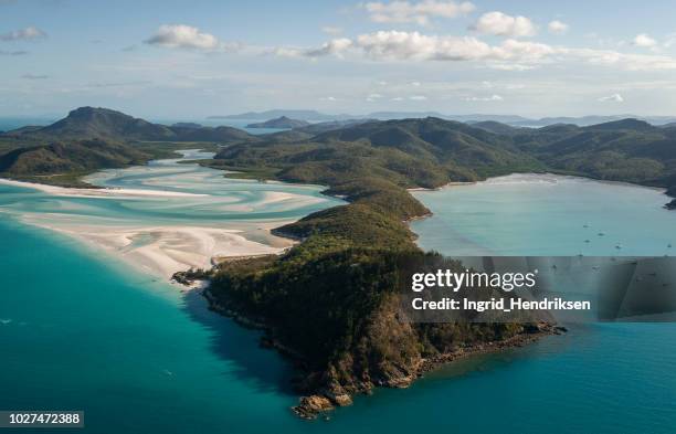 luchtfoto van australië - whitehaven beach stockfoto's en -beelden